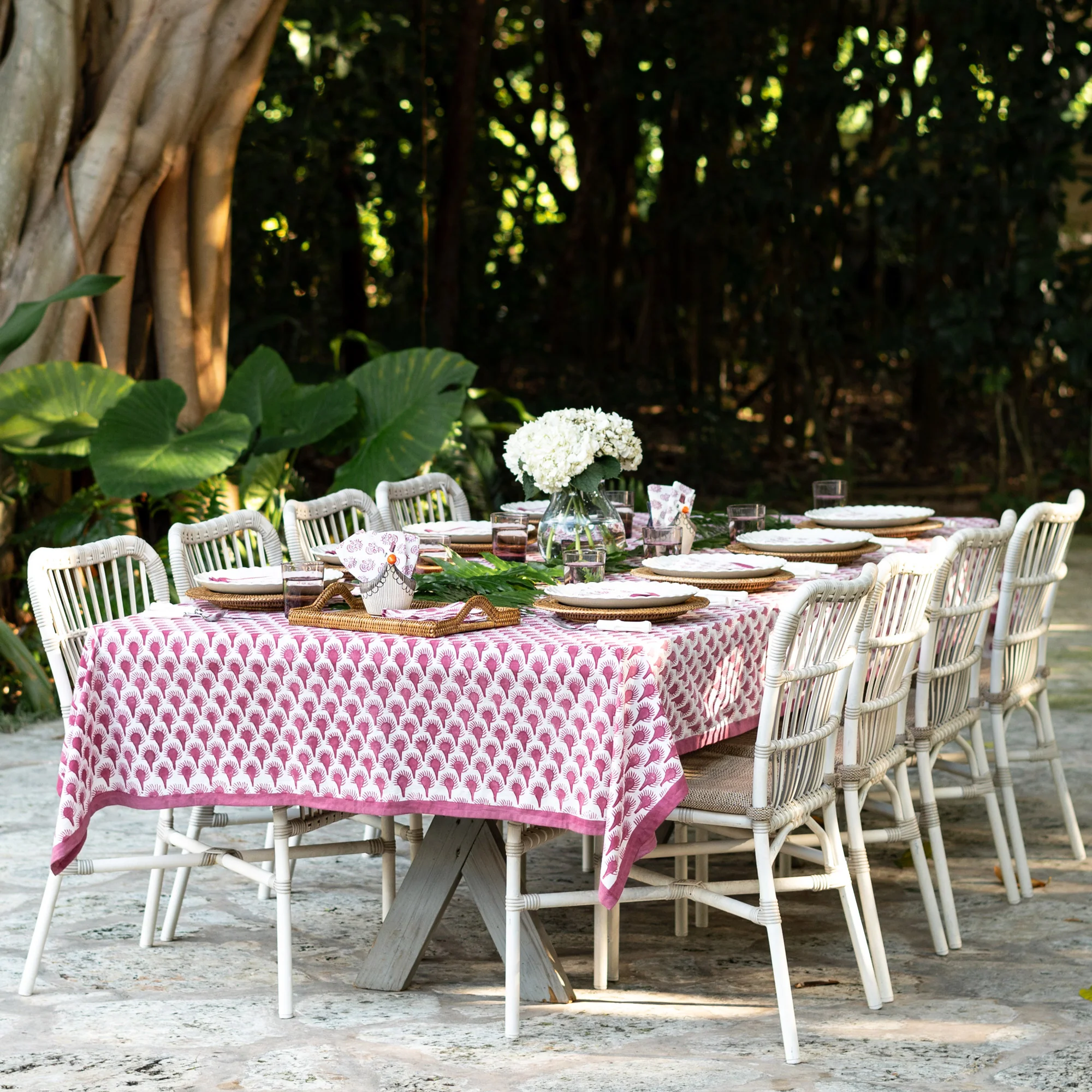 Geo Feather Fuchsia Tablecloth - Image 3
