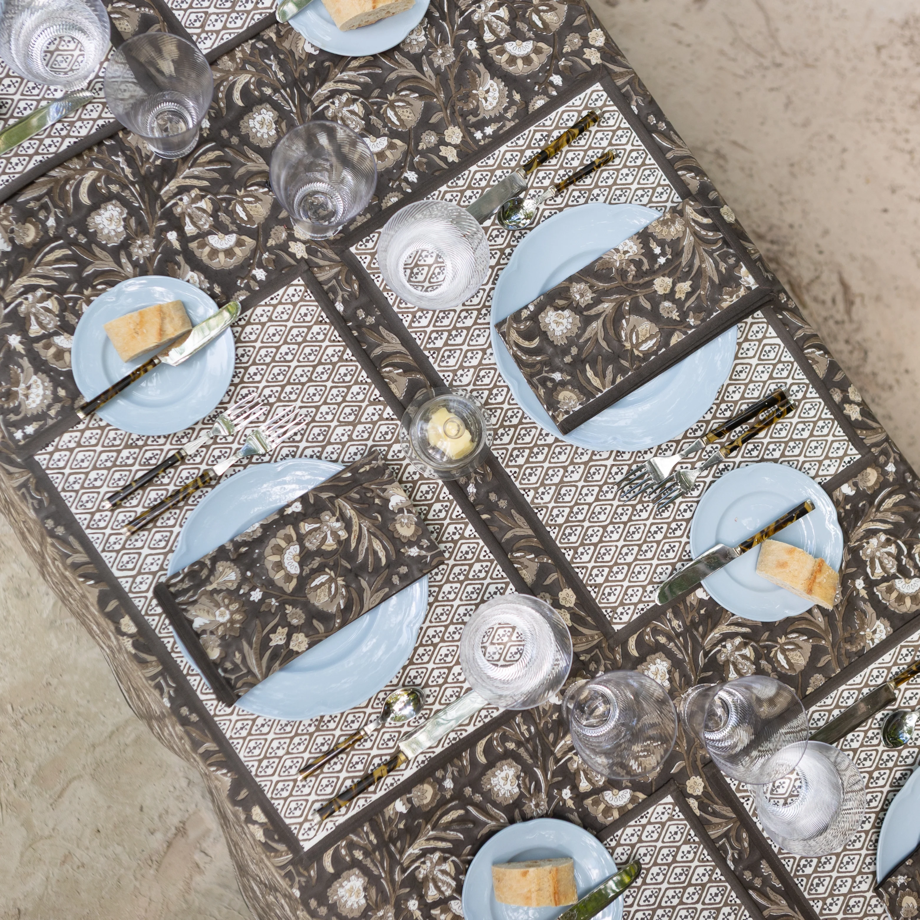 India Hicks Home Diamonds & Clubs Chocolate Placemat | Set of 4