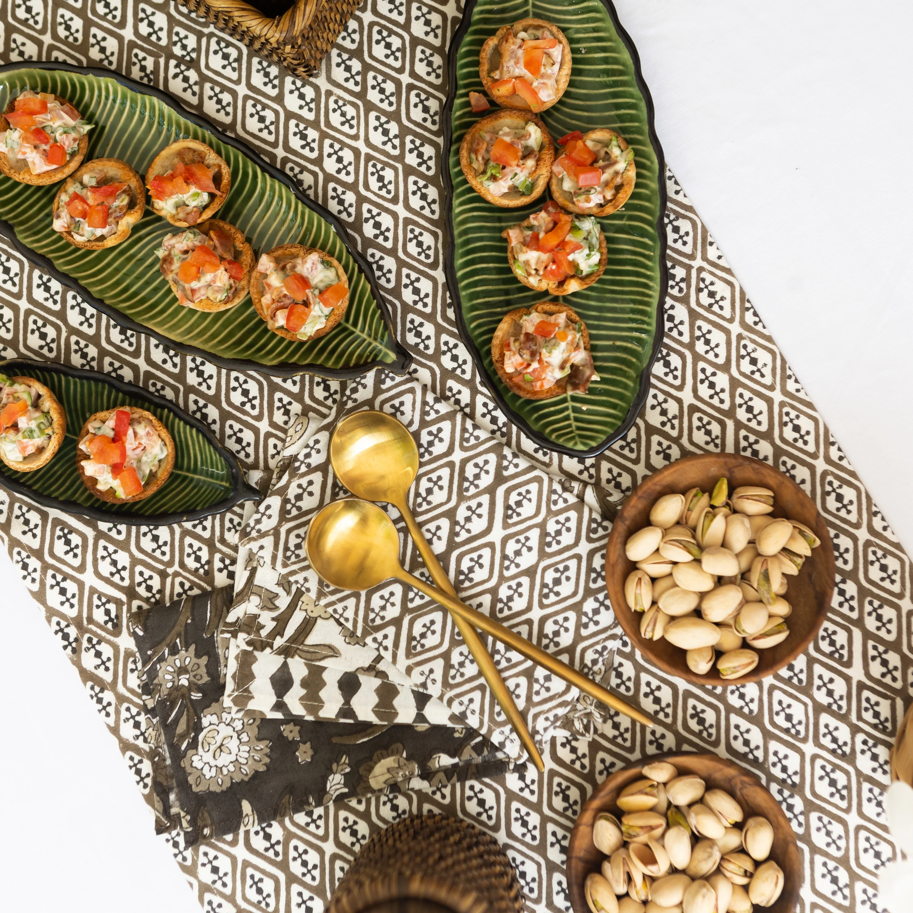 India Hicks Home Diamonds & Clubs Chocolate Table Runner