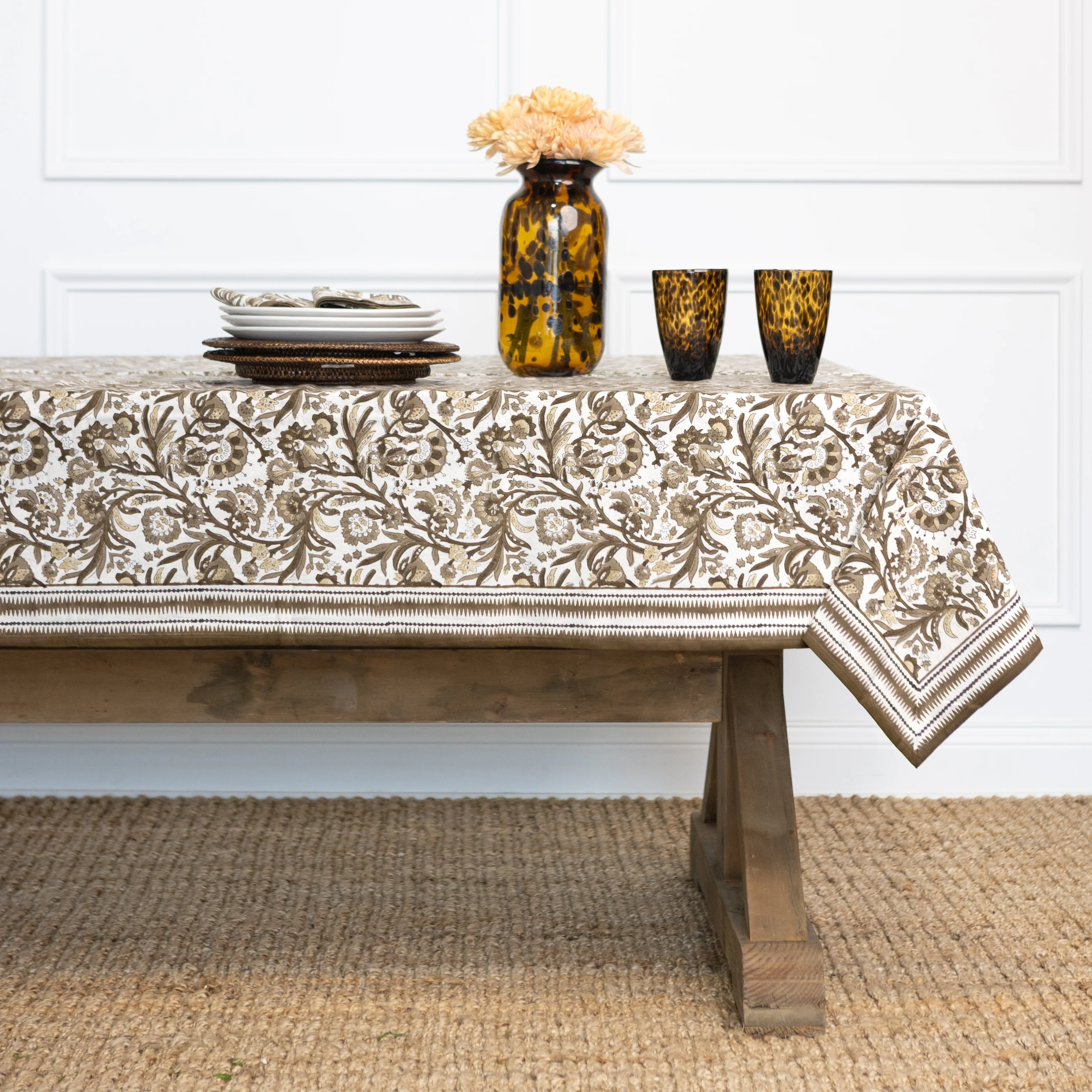 India Hicks Home Wildcard & Backgammon Mocha Tablecloth - Image 5