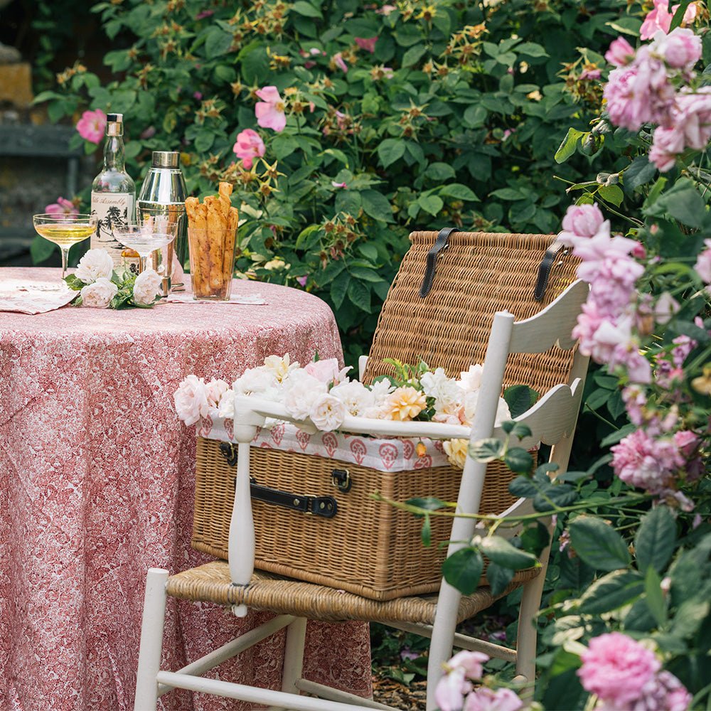 India Hicks Home Seashell Blush Tablecloth - Image 5