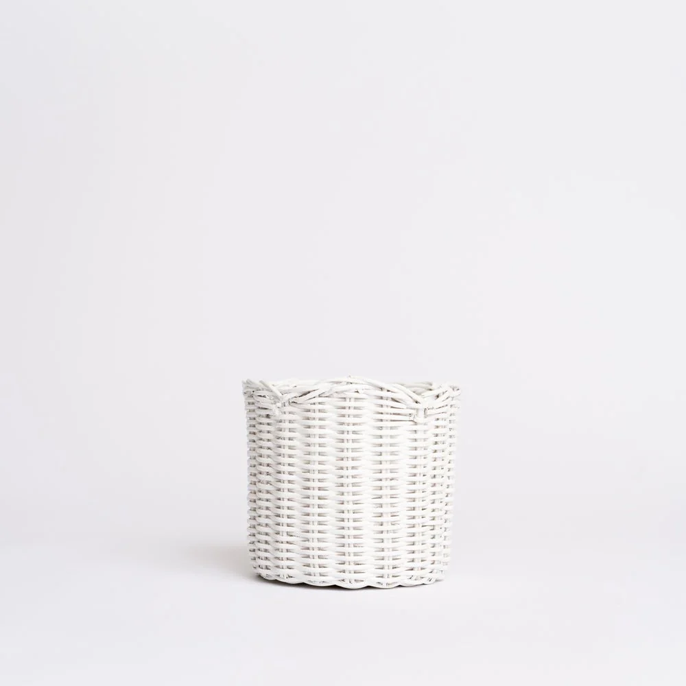 White Wicker Scalloped Container - Image 4