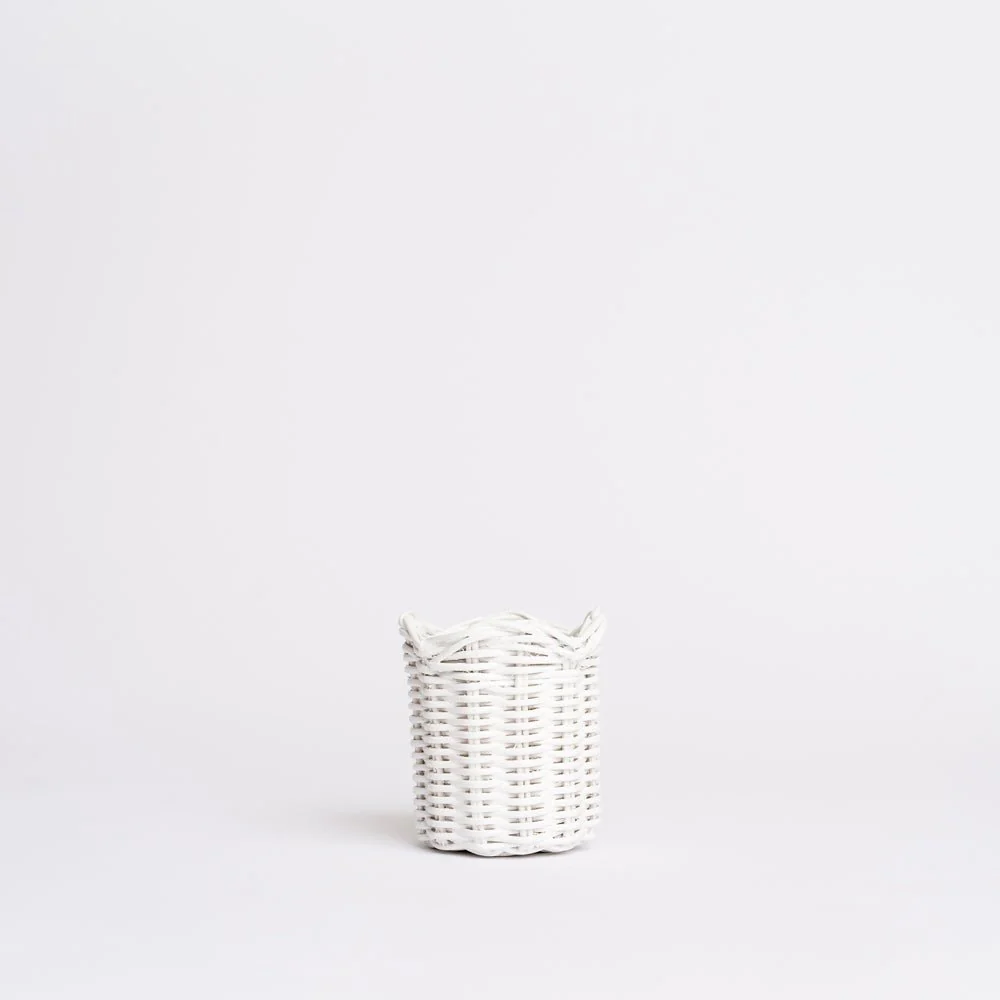 White Wicker Scalloped Container - Image 5