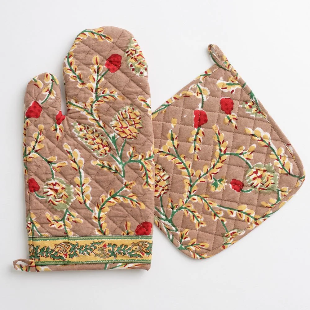 Winter Pinecone Oven Mitt Set